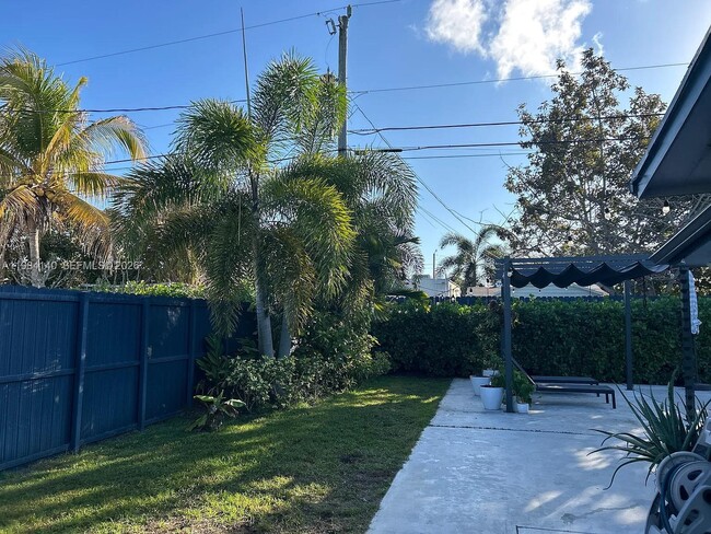 Building Photo - 16231 SW 99th Ct