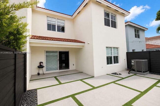 Building Photo - 16354 SW 48th Terrace
