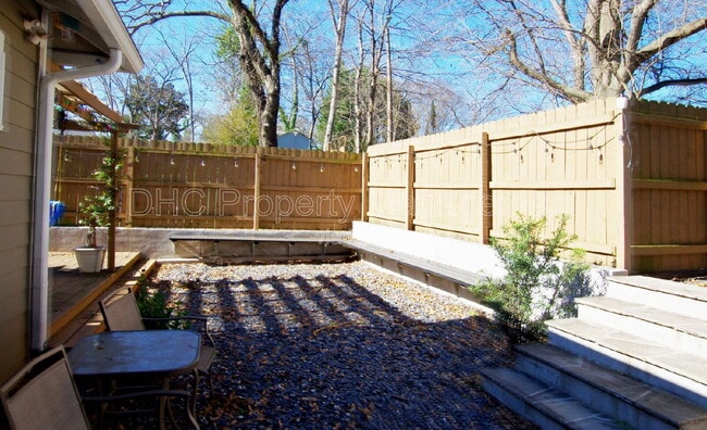 Building Photo - 1208 Arkwright Pl SE