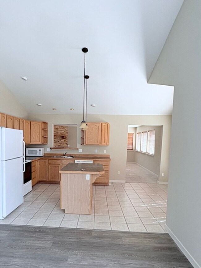 Building Photo - Stunning 3-Bedroom, 2-Bath Home with Lake Views!