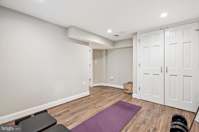 Building Photo - 5213 Rayland Dr