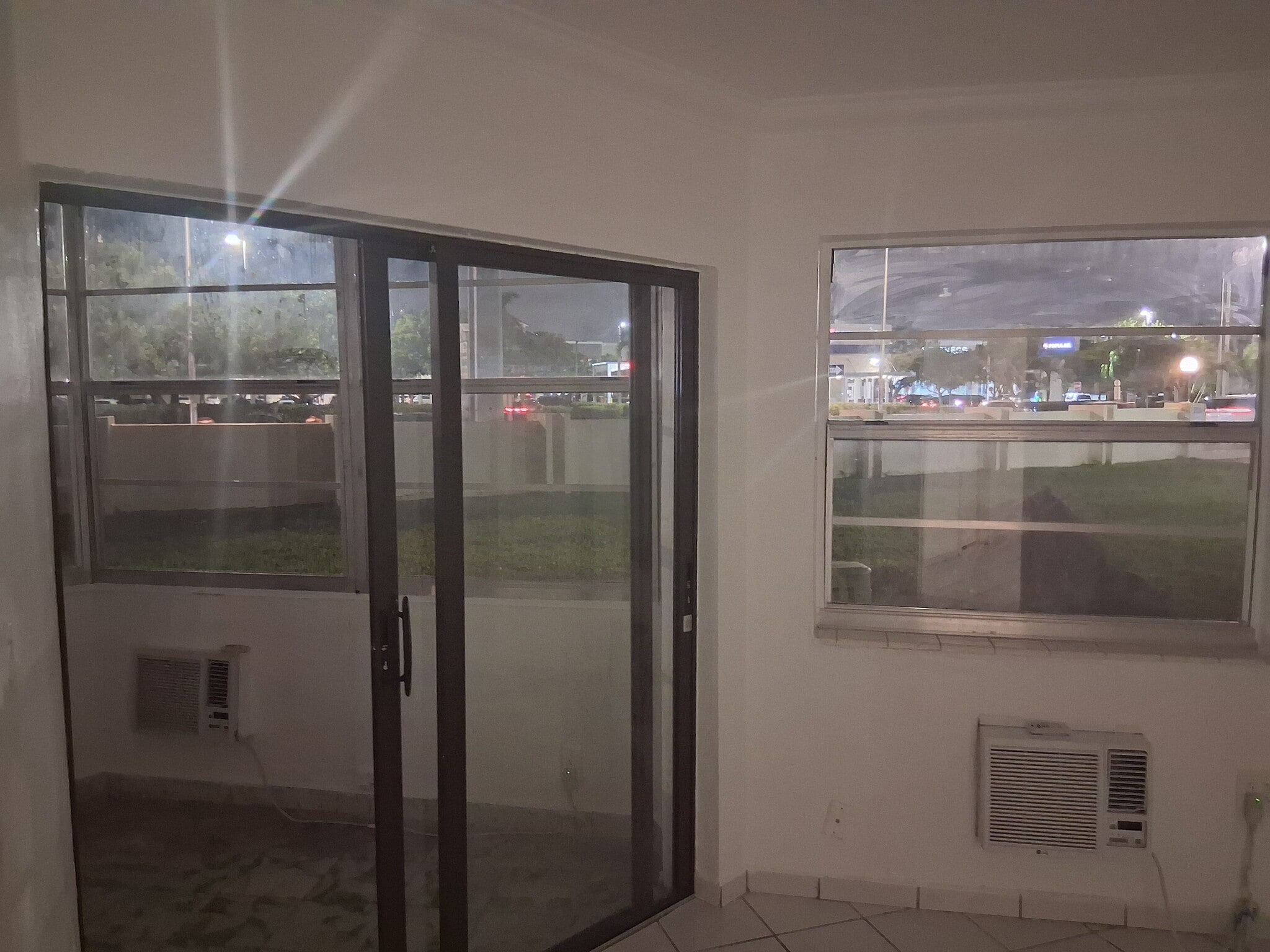 Building Photo - 1605 NE Miami Gardens Dr