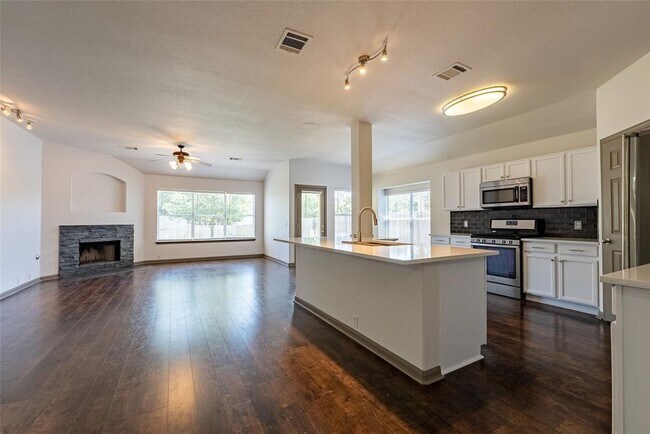 Building Photo - 605 Arrowood Pl