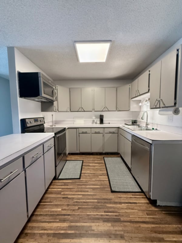 Building Photo - 1601 27th Ave