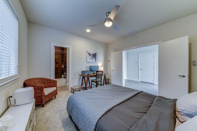 Building Photo - 320 Eado Park Cir