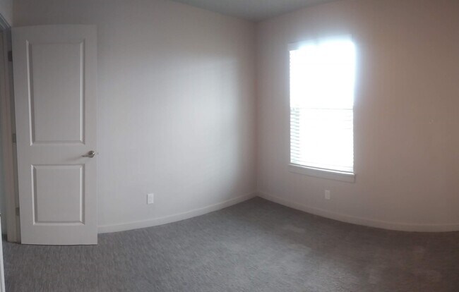 Building Photo - 1026 N 1090 W St