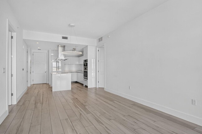 Building Photo - 155 E Boca Raton Rd
