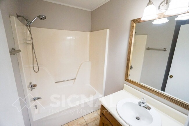 Building Photo - 352 Jamestown Manor Dr