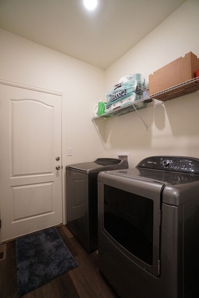 Building Photo - 6214 Meadowbank Ln
