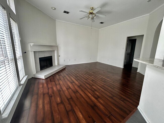 Building Photo - Spacious Home in BISD