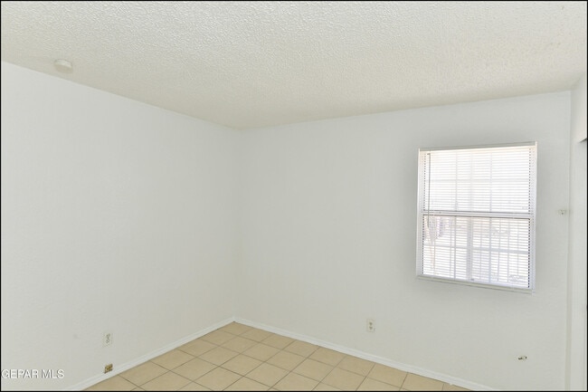 Building Photo - 8933 Kenneth St