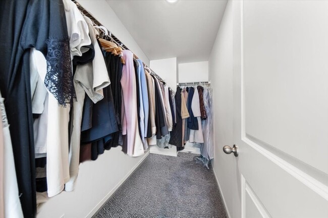 Building Photo - 2217 Venture Dr