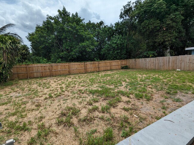 Building Photo - 33 Sioux Ln