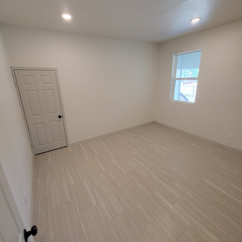 Building Photo - 647 Hammond Ave