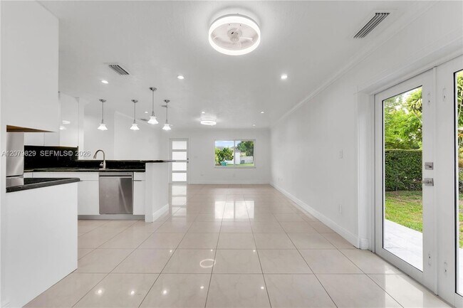 Building Photo - 3250 SW 72nd Ct