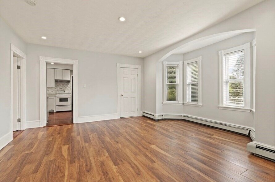 Building Photo - 67 Wales St