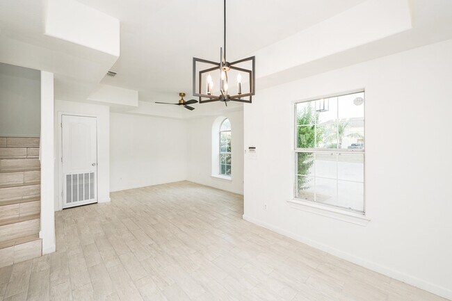 Building Photo - 1000 Ranchway Dr