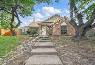 Building Photo - 8805 Wood Glen Dr