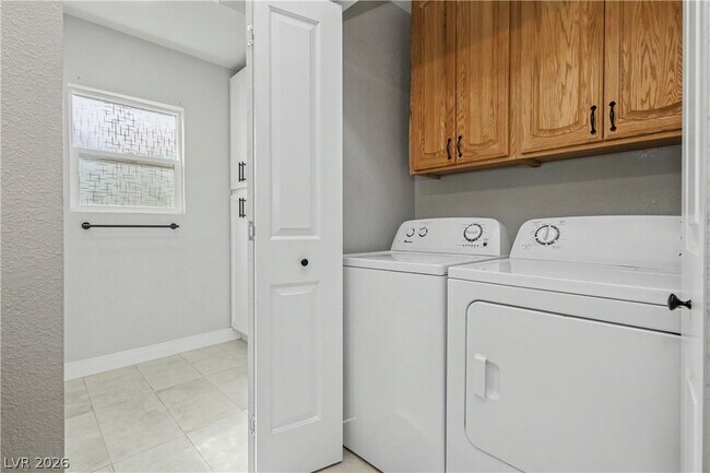 Building Photo - 6908 Kinkenon Dr
