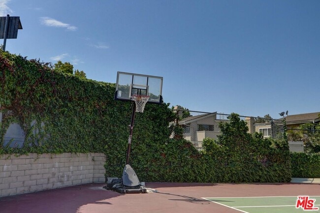 Building Photo - 1275 Seacliff Ct