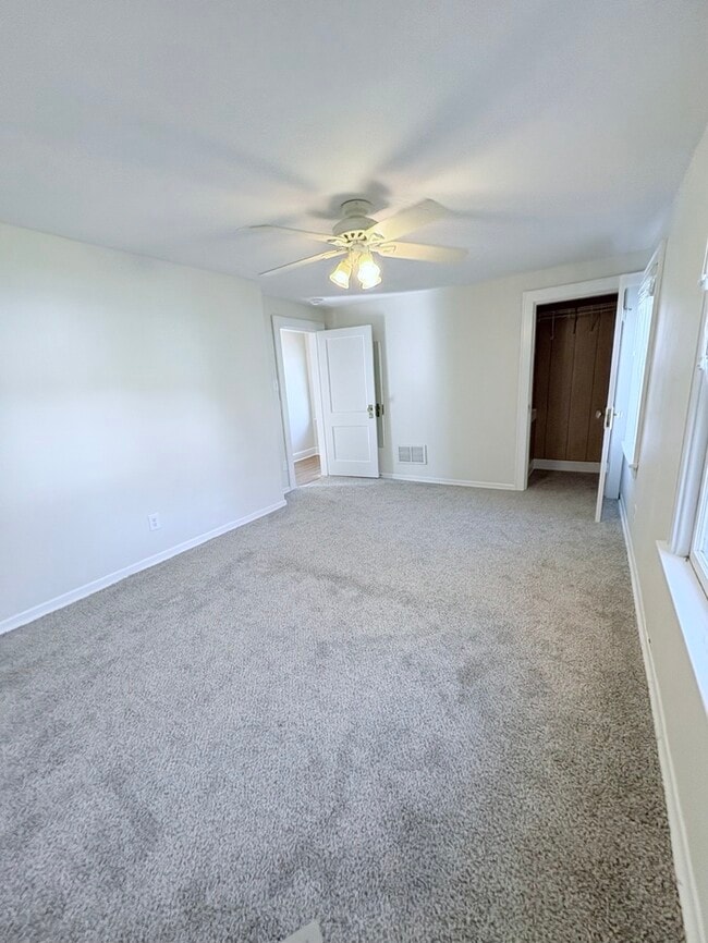 Building Photo - Charming 2 beds 1 baths in Columbus!