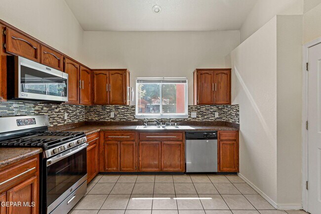 Building Photo - 12720 Tierra Mina Dr