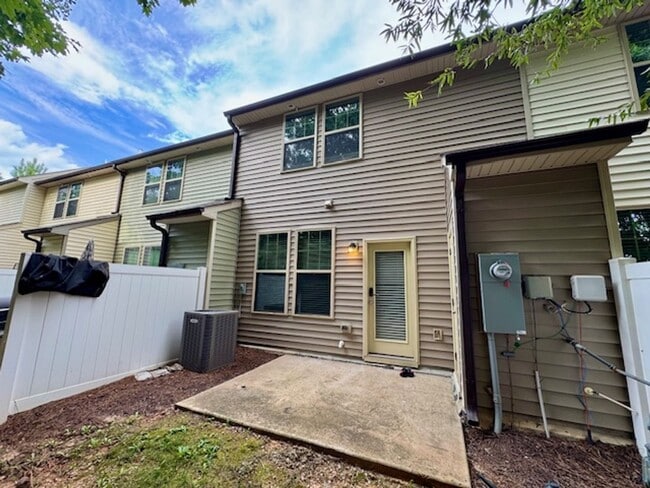 Building Photo - Crosstowne Townhome Available NOW!