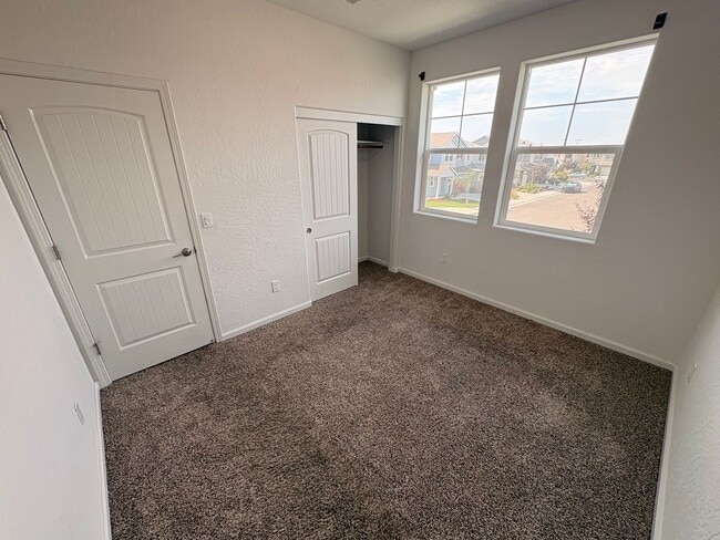 Building Photo - 947 W Payson Ave