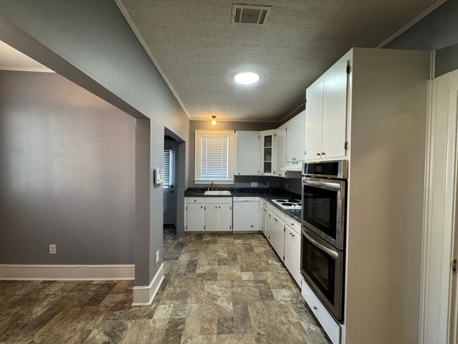 Building Photo - Lovely Cloverdale Idlewild Home