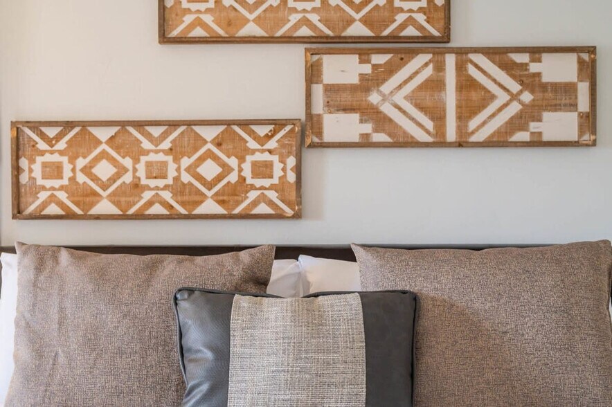 Building Photo - 1500 Palisades Dr