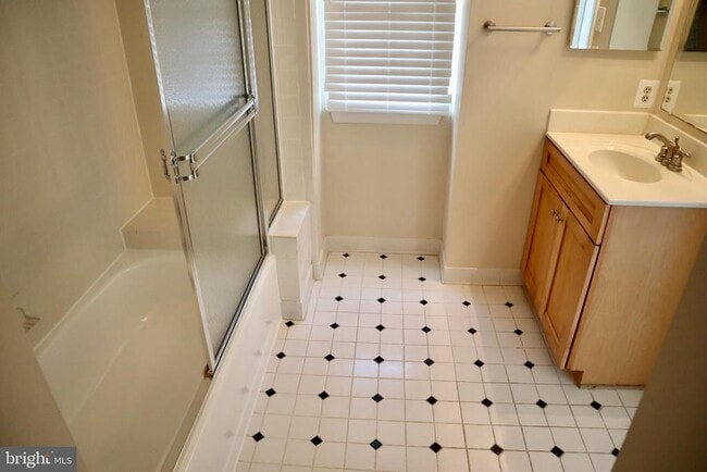 Building Photo - 19 Ohara Ct