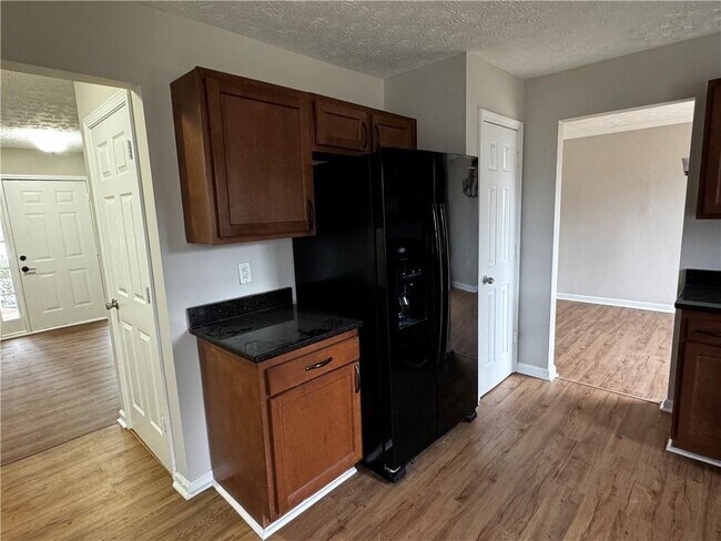 Building Photo - 2463 Meadow Spring Dr