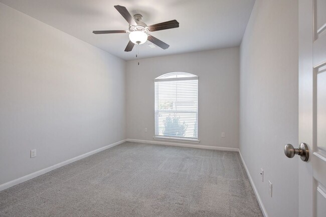 Building Photo - 2321 Norwood Dr