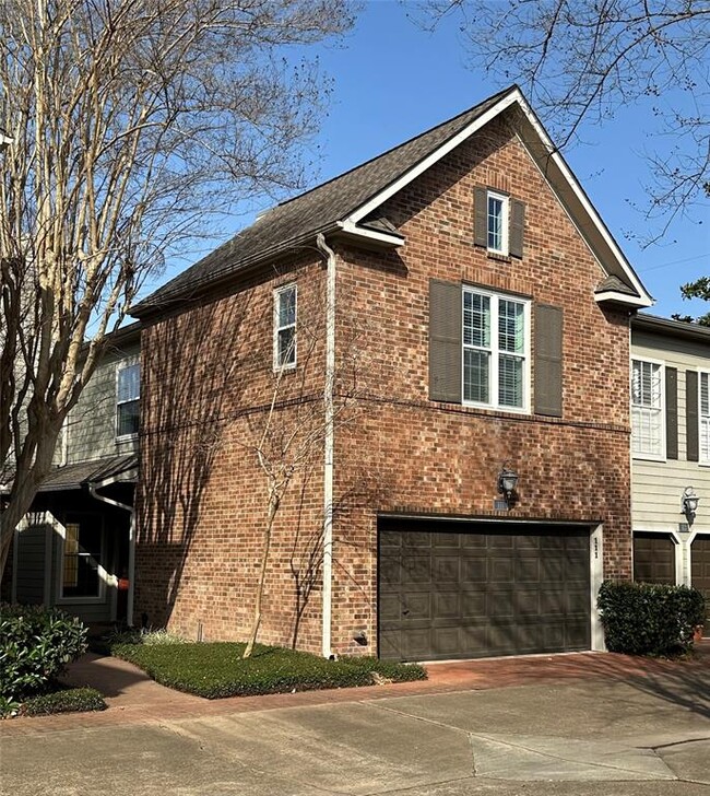 Primary Photo - 2710 N Sabine St