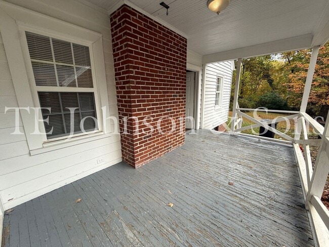 Building Photo - Charming Home with Character and Modern Co...