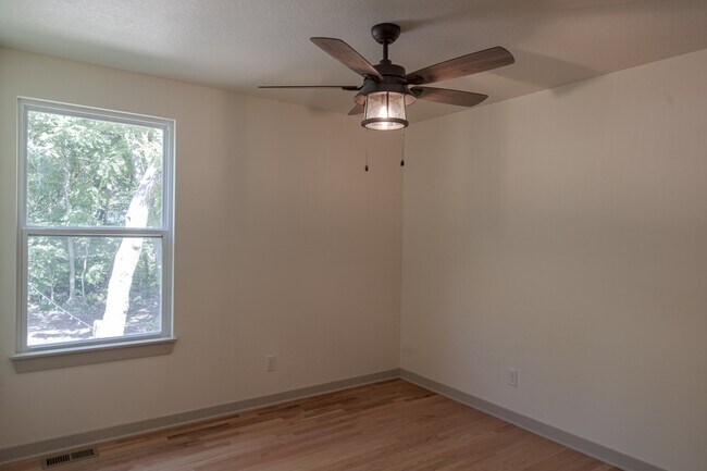 Building Photo - 1336 S Pope Ave