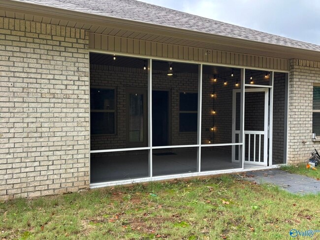 Building Photo - 105 High Leaf Dr