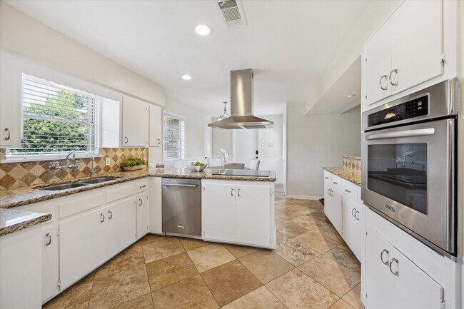 Building Photo - 9222 Bronco Dr