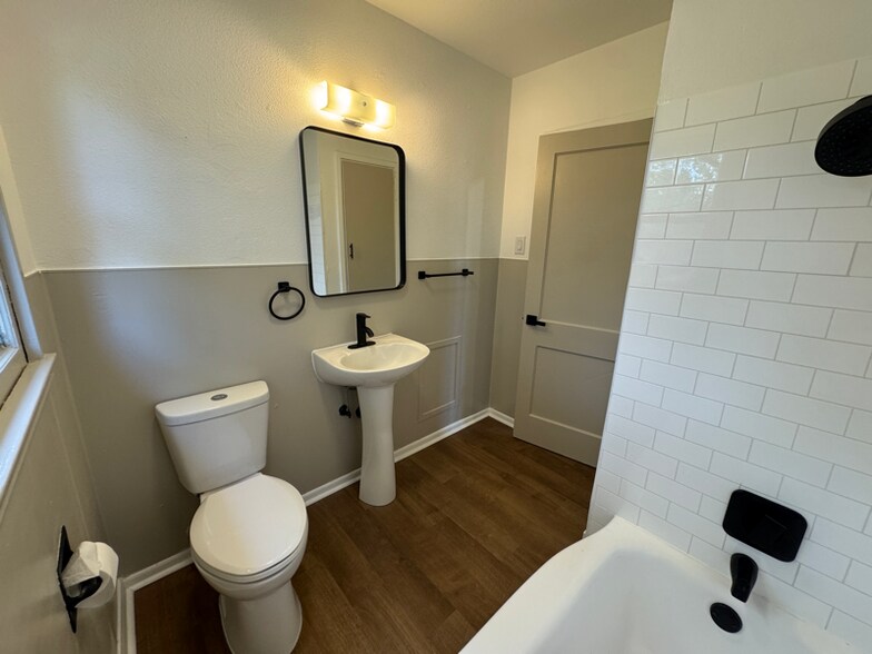 Building Photo - 510 Mitchell Ave