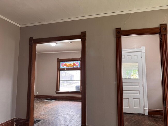 Building Photo - 717 S 8th St