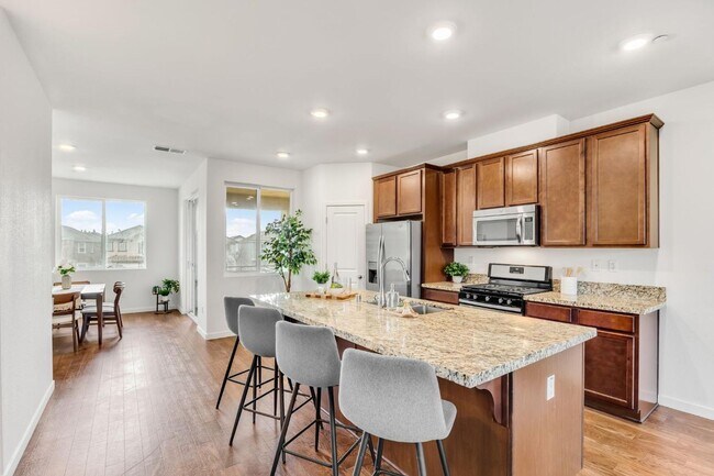 Building Photo - Spacious 3-Story Home in Rancho Cordova