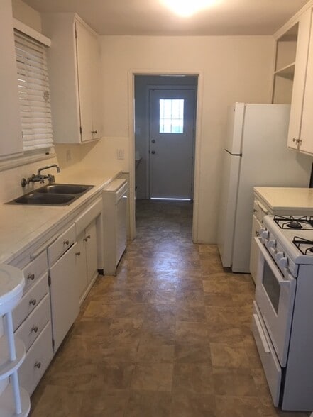 Building Photo - 8928 Ramsgate Ave