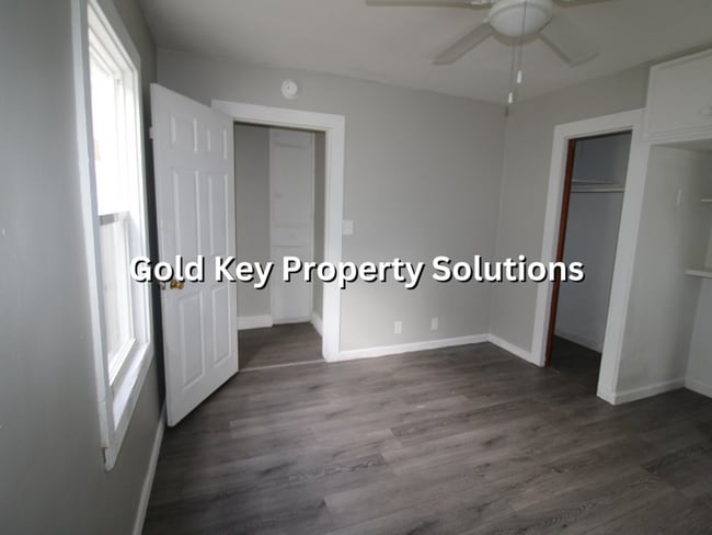 Building Photo - Attractive 2 BR 1 BA House with Garage and...