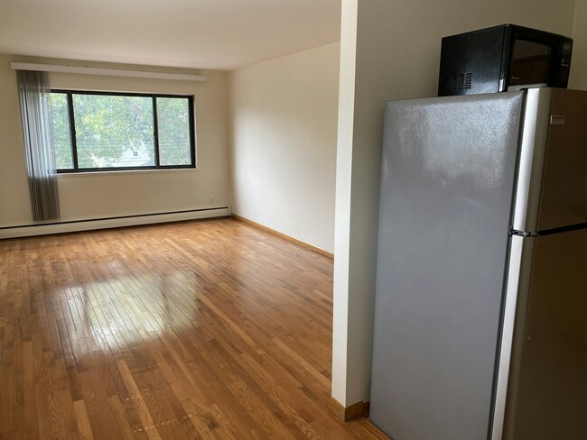 Building Photo - 2210 Pillsbury Ave