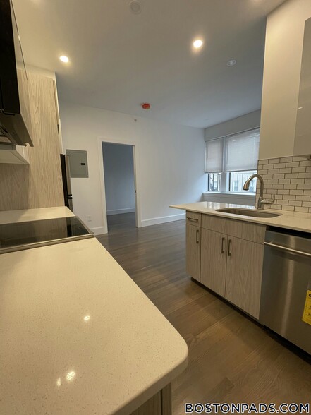 Primary Photo - 11 Queensberry St
