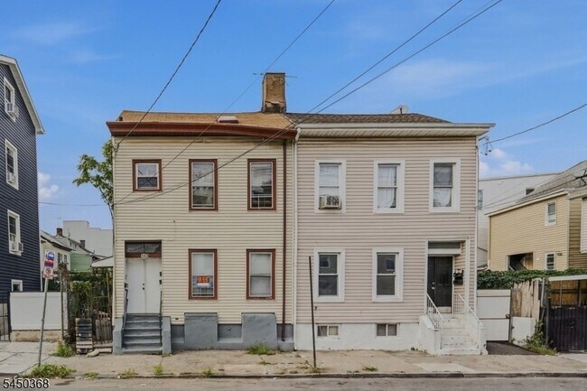 Building Photo - 143 20th Ave