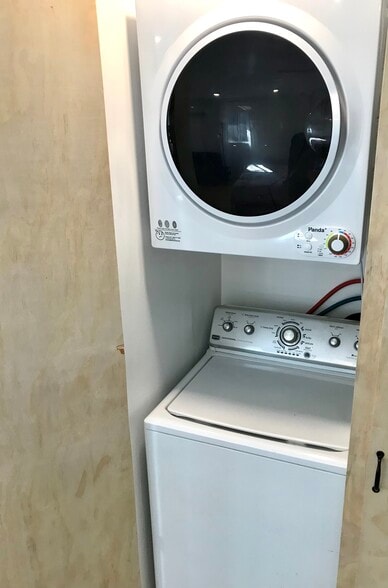 Building Photo - 33 Ortega Ct