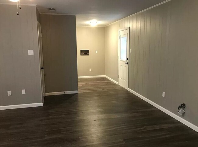 Building Photo - 2907 Greenhills Dr