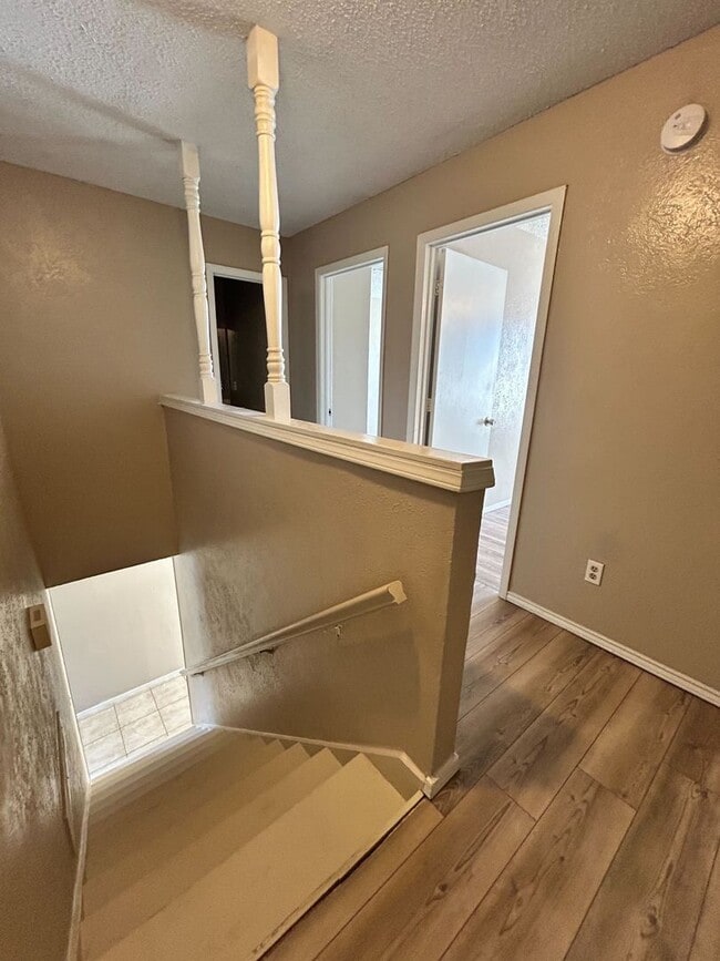 Building Photo - Well-Maintained 3-Bed / 2.5-Bath Home in Central Arlington