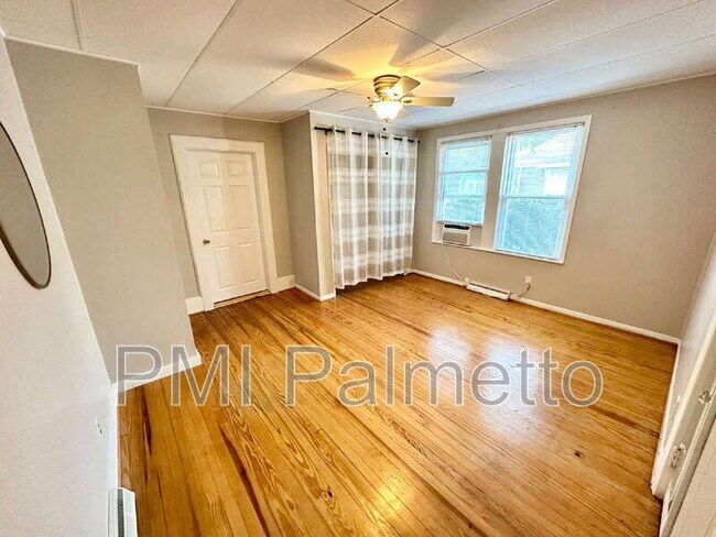 Building Photo - 2817 Columbia Ave